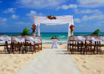 Casamento ao ar livre na praia