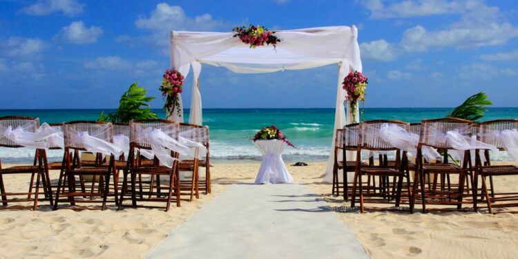Casamento ao ar livre na praia