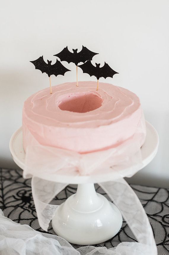 Morcego no bolo para festa infantil simples