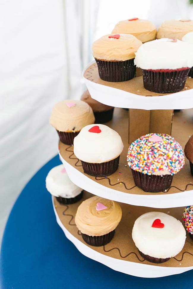 Até nas festas de casamento os cupcakes se mostram opções bonitas e econômicas