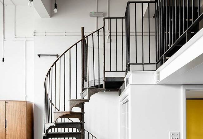 Escada espiral: descubra as vantagens e veja 60 modelos Escada espiral: descubra as vantagens e veja 60 modelos