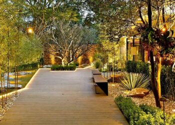 Iluminação de jardim: dicas para montar e 60 inspirações reluzentes