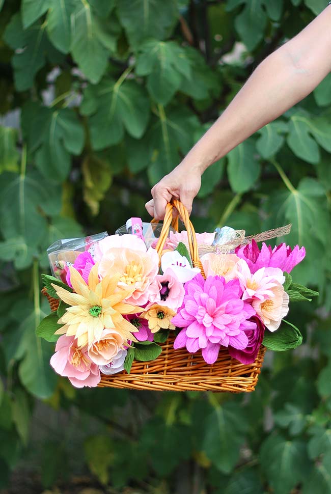 Decoração Com Papel Crepom: 65 Ideias Criativas e Passo a Passo  Flores de  papel crepom, Trabalhos em papel, Decoração com papel crepom