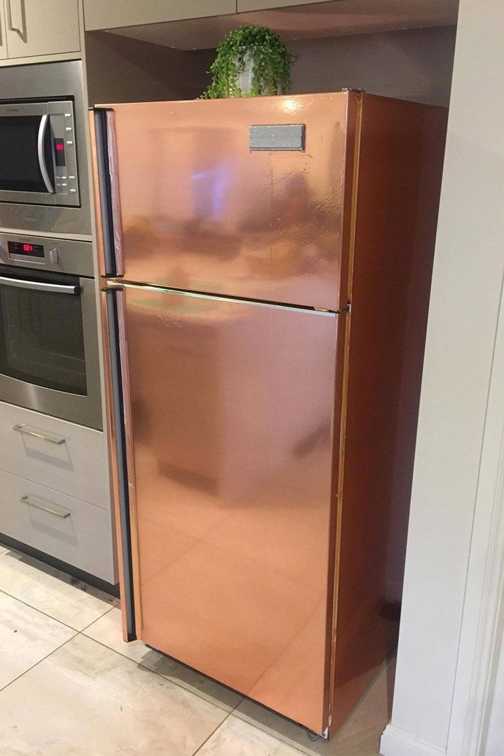 Envelopamento de geladeira na cor cobre