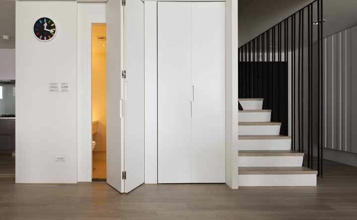 Porta sanfonada: o que é, características, vantagens e como escolher