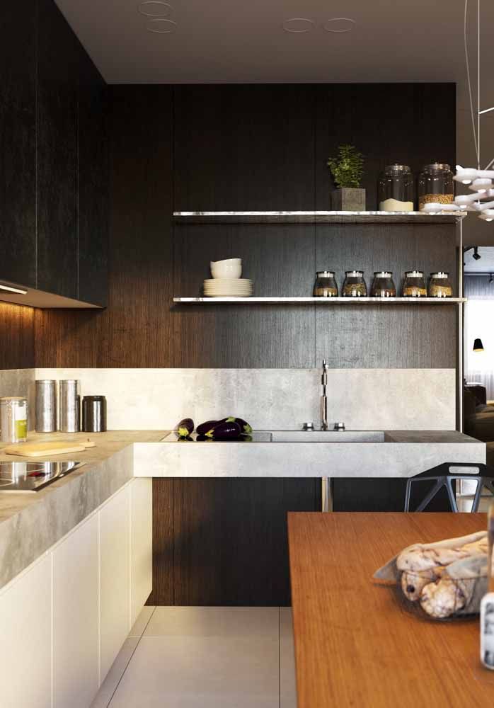 Essa cozinha apostou na combinação entre o preto, o branco e a madeira, resultado: um ambiente agradável e muito acolhedor