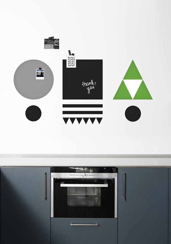 Na cozinha minimalista, o papel contact também tem seu espaço garantido