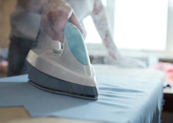 Como limpar ferro a vapor: aprenda o passo a passo fácil e eficaz