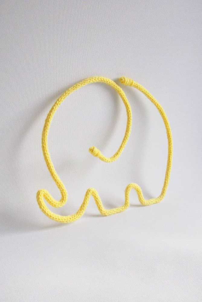 A forma simples no tricotin revela um elefantinho delicado