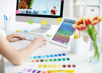 Designer de interiores no trabalho