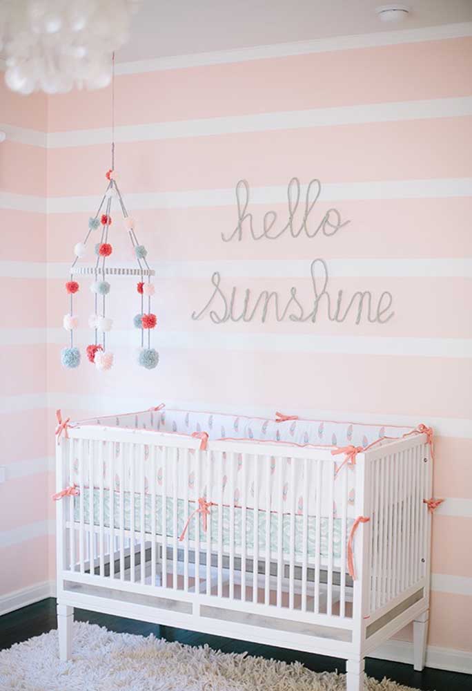 A decoração do quarto de bebê feminino precisa ser extremamente delicada. Por isso, a cor rosa ainda é a cor mais escolhida para decorá-lo.