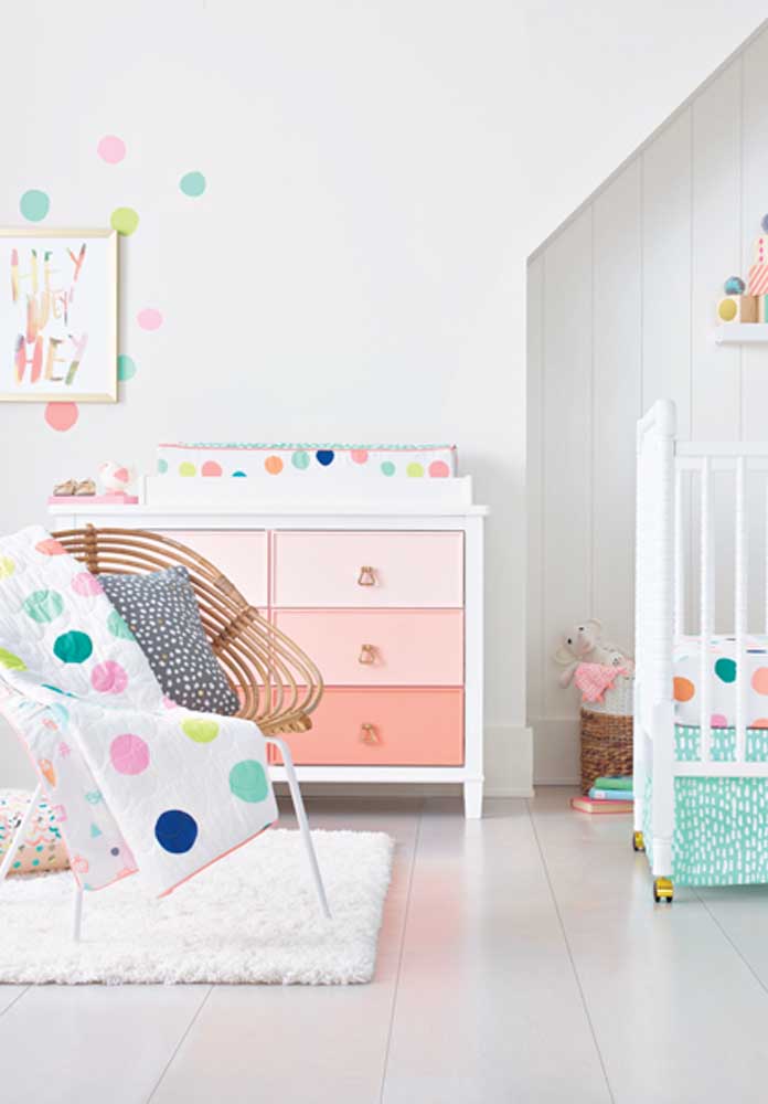 O mais indicado na hora de decorar o quarto de bebê é fazer um kit com a mesma estampa para combinar com toda decoração.