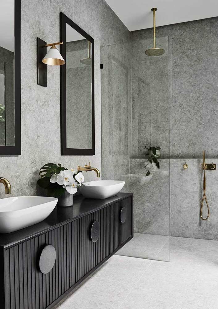 Can it be more luxurious than a black and white bathroom?  The most classic and elegant duo there is!