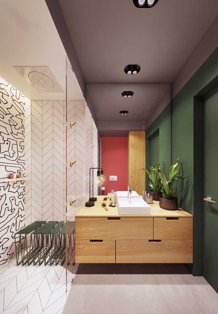 Super modern, this luxury bathroom bet on the combination of strong and striking colors to differentiate