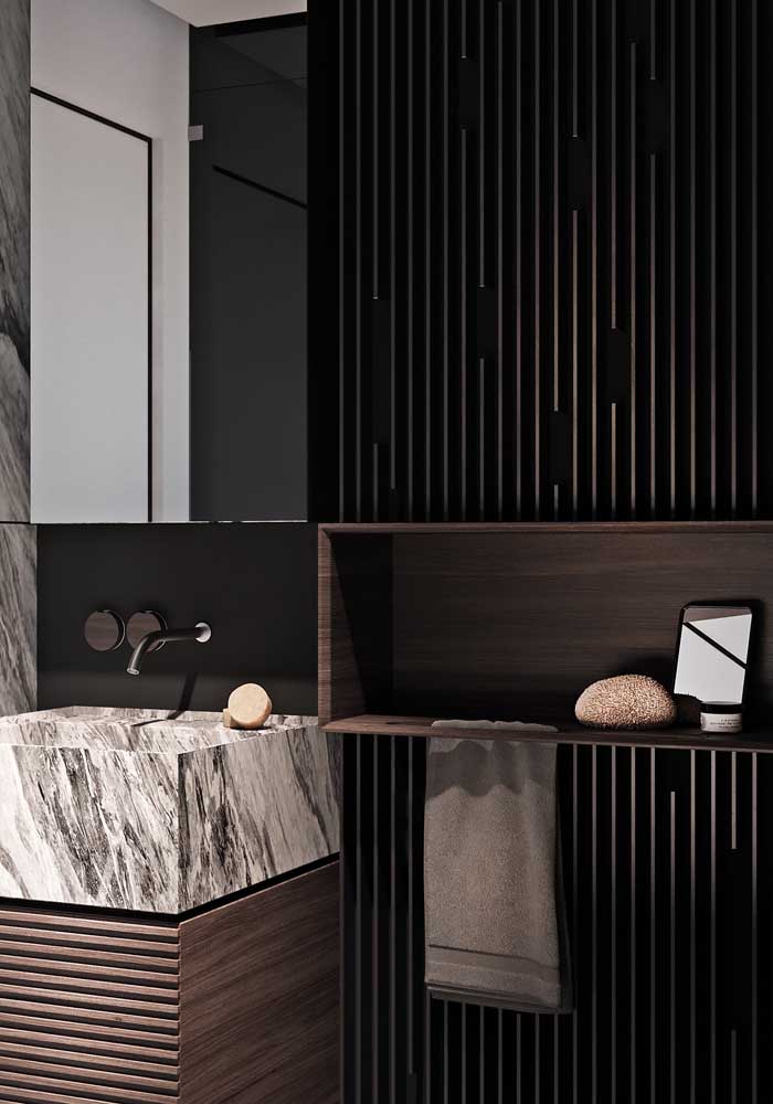 Marble and wood: the perfect combination for an environment that oozes luxury and sophistication