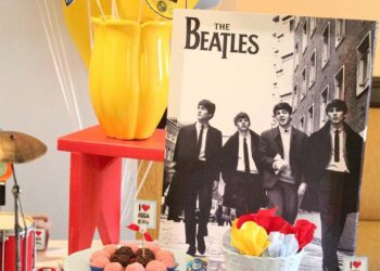 Festa anos 60: o que servir, como decorar e ideais para relembrar a década