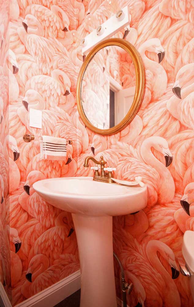 Invasão de flamingos no lavabo