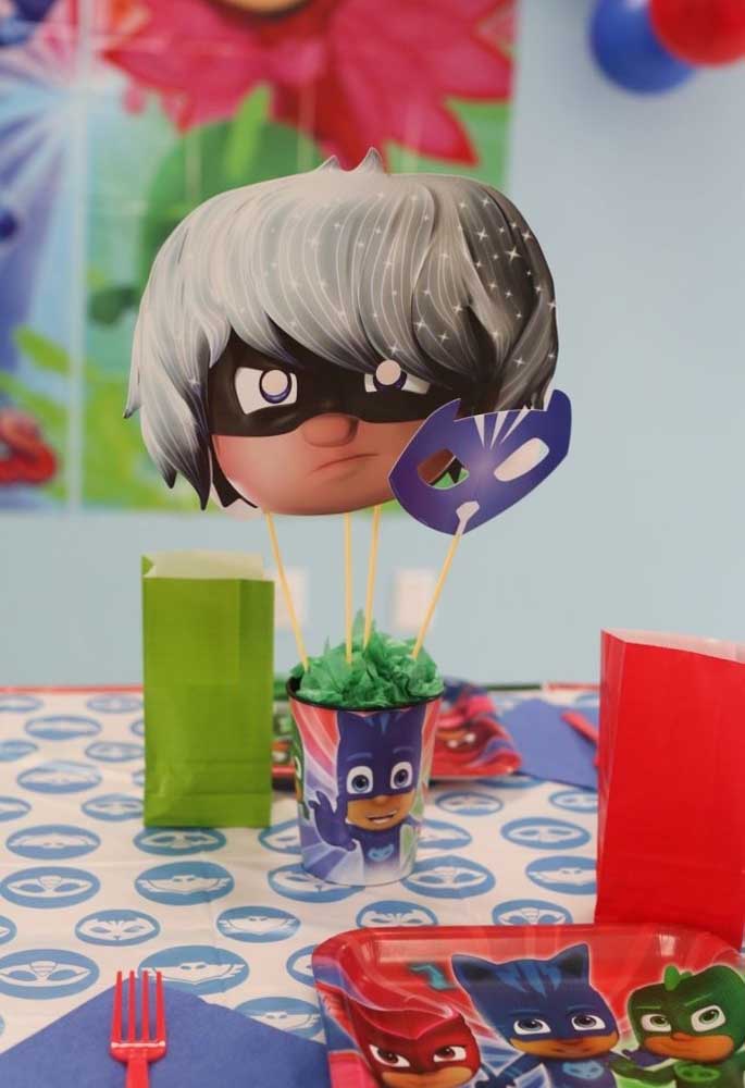 Outro item que não pode faltar na festa PJ Masks é a máscara dos personagens principais da série.