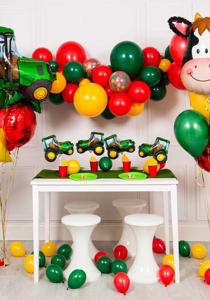 Quem disse que não é possível decorar com balões? Basta apostar na tendência do momento que são os balões desconstruídos