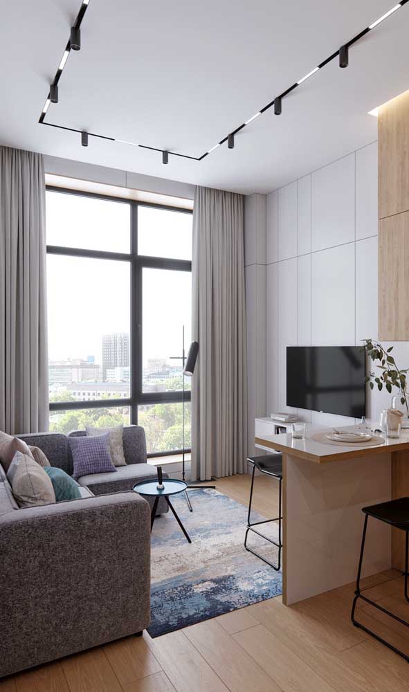 In this living room, ceiling spotlights keep the lighting always perfect 