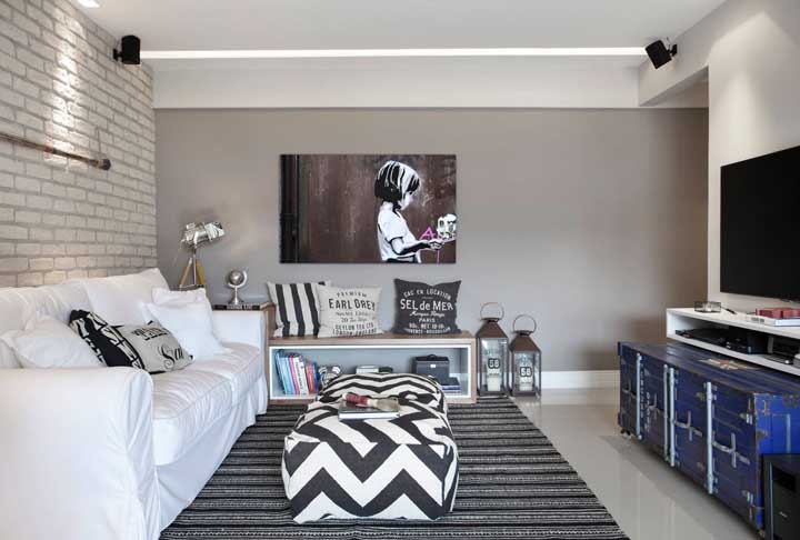 Black and white reigns in this small, modern living room.