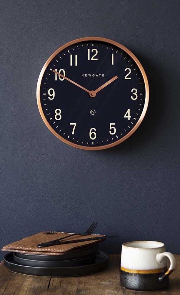 Relógio de parede com design moderno