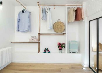 Guarda-roupa aberto: vantagens, como montar e modelos diferentes