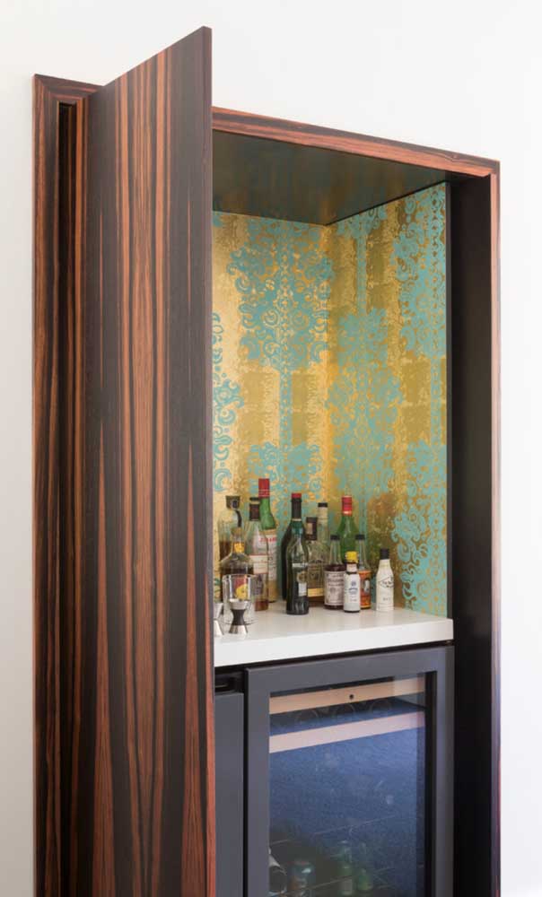 Built into the closet, the home bar also shows off its charm