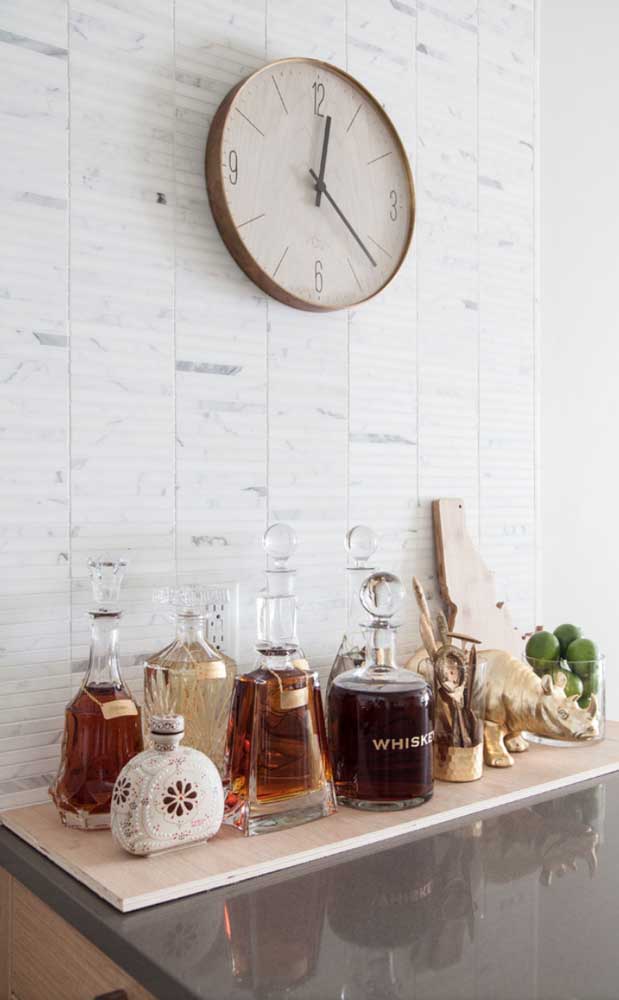 The wooden board helps differentiate the space dedicated to the bar. 