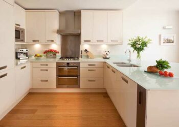 Bancada de vidro: dicas para escolher e ideias inspiradoras