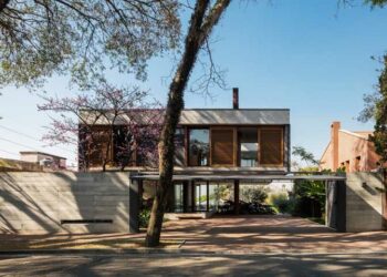 Portão basculante: como é, vantagens, dicas e ideias atuais