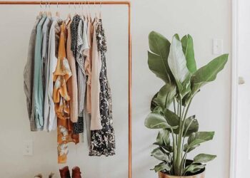 Arara de roupas: vantagens, dicas e modelos para inspirar sua compra