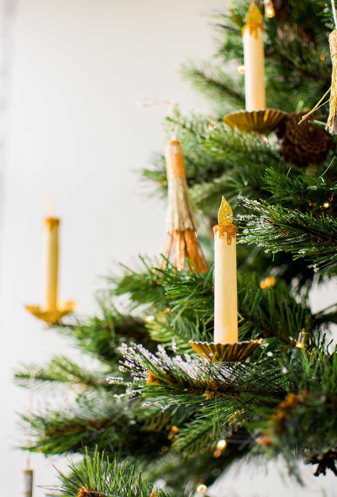 Velas de Natal: Simbologia, Cores, Como Fazer e Fotos Inspiradoras Velas de Natal: Simbologia, Cores, Como Fazer e Fotos Inspiradoras