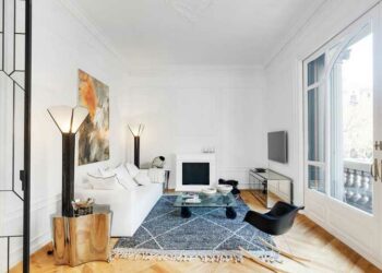 Aparador de vidro: vantagens, onde usar e ideias inspiradoras