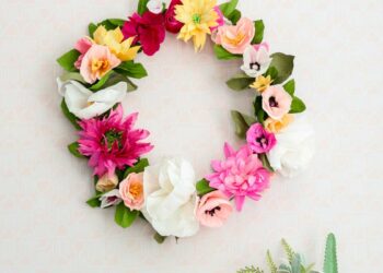 Flor de papel de seda: como fazer passo a passo e ideias inspiradoras