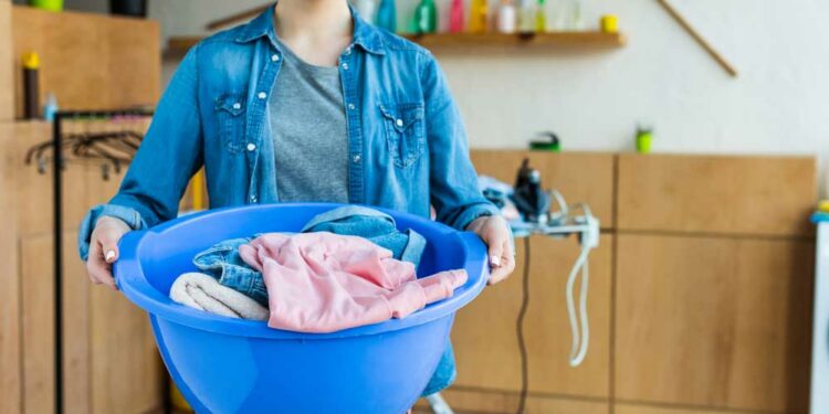 Como Tirar Graxa de Roupa: Veja O Passo a Passo Fácil