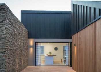 Telha sanduíche: o que é, vantagens, desvantagens e dicas essenciais