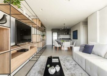 Estante para sala: vantagens, como escolher e ideias para se inspirar