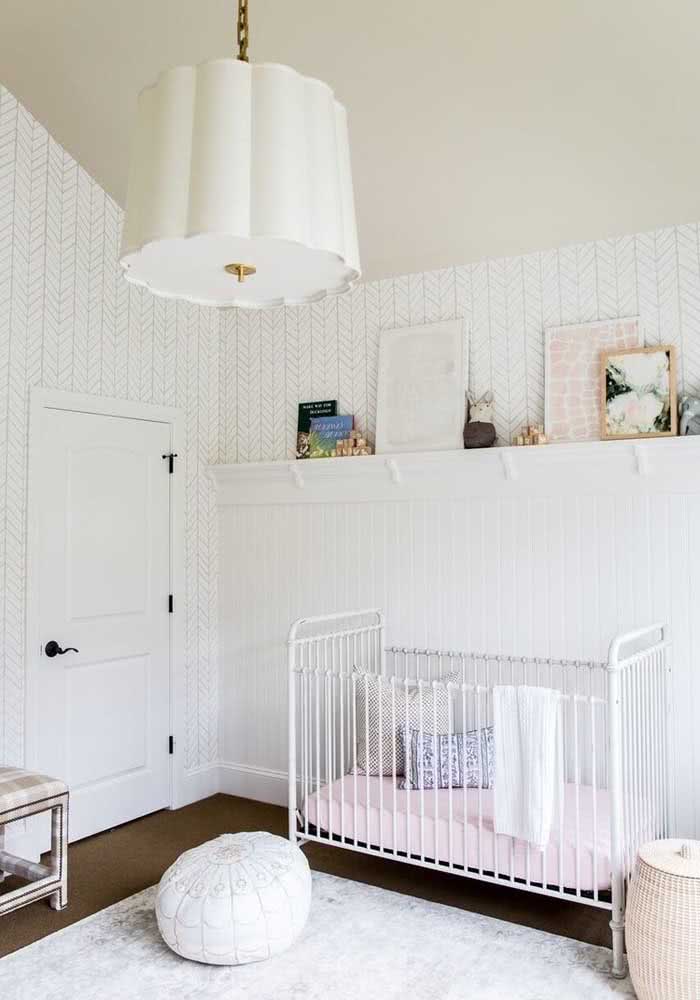 Lustre branco para o quarto de bebê feminino. Uma boa alternativa ao cor de rosa