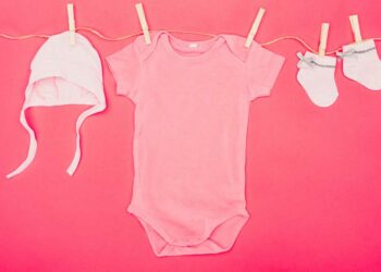 Como lavar roupa de bebê: tudo que você precisa saber para acertar em cheio