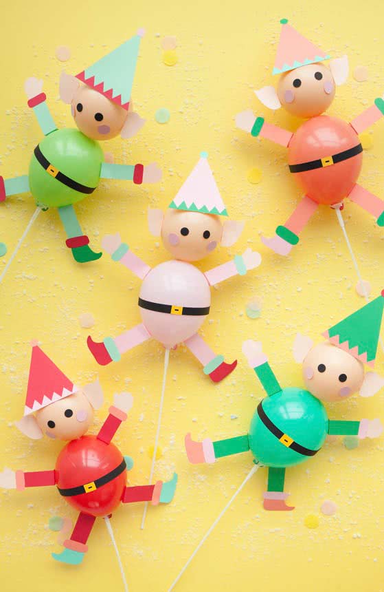 Decoração natalina diferente com personagens montados com pequenos balões.