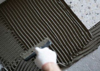 Como assentar porcelanato: veja o passo a passo e materiais necessários