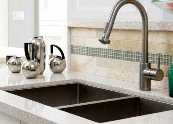 Pia de granito: vantagens, tons, cuidados e 50 modelos para inspirar