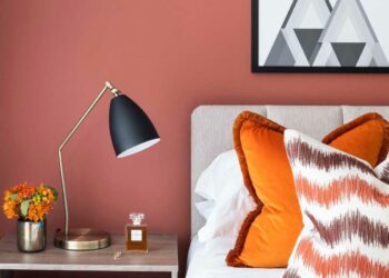 Cor coral: significado, melhores combinações e 50 usos na decoração