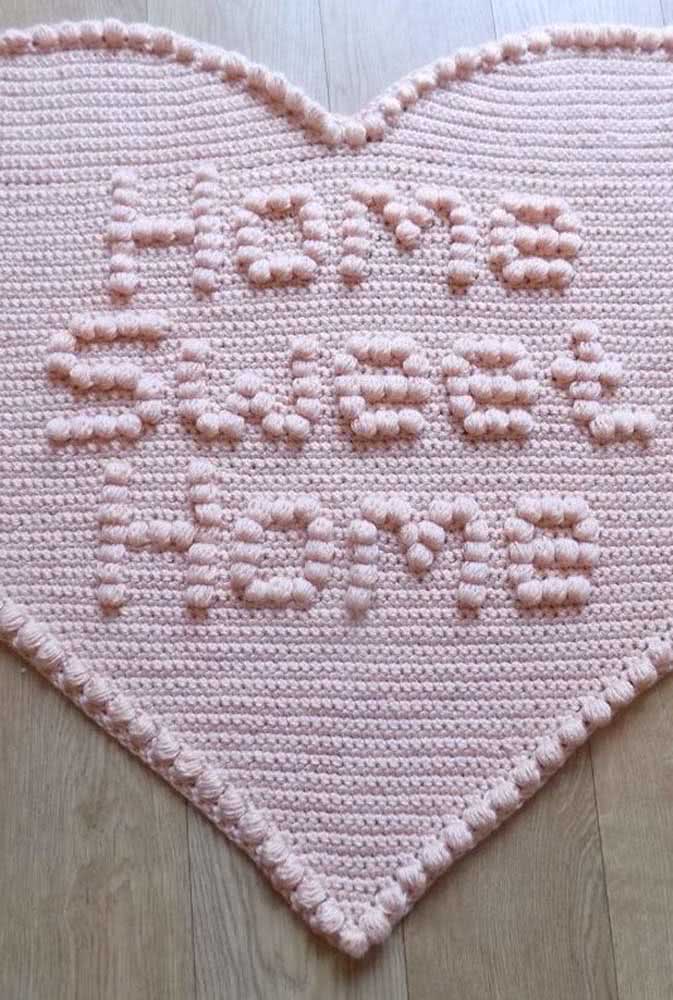 Lar doce lar: tapete de crochê em formato de coração.