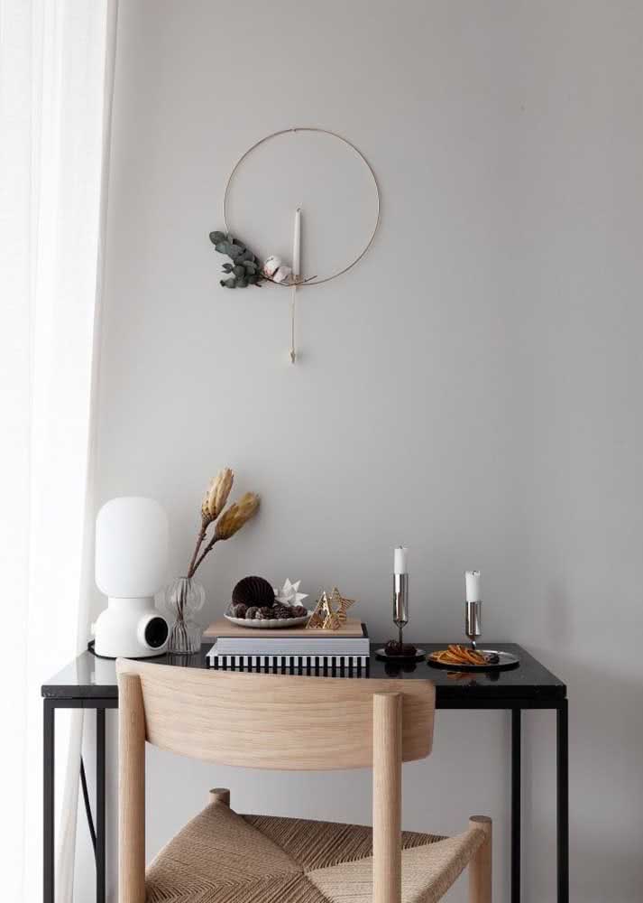 Para um ambiente minimalista, uma guirlanda que segue também o mesmo estilo.