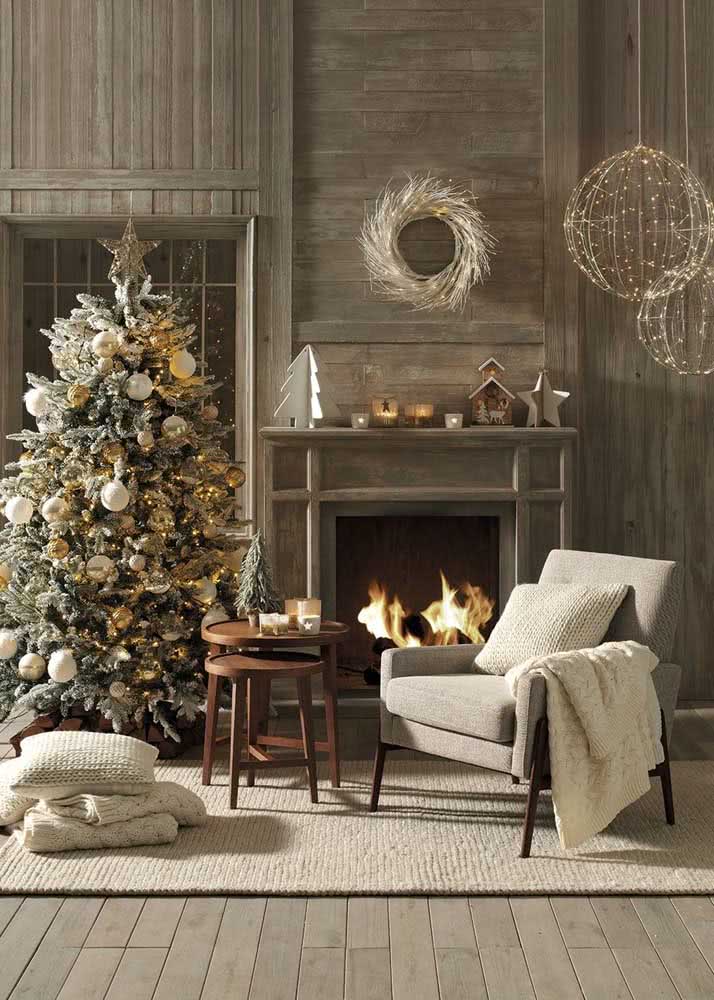 Guirlanda de Natal minimalista e iluminada para ambiente rústico.