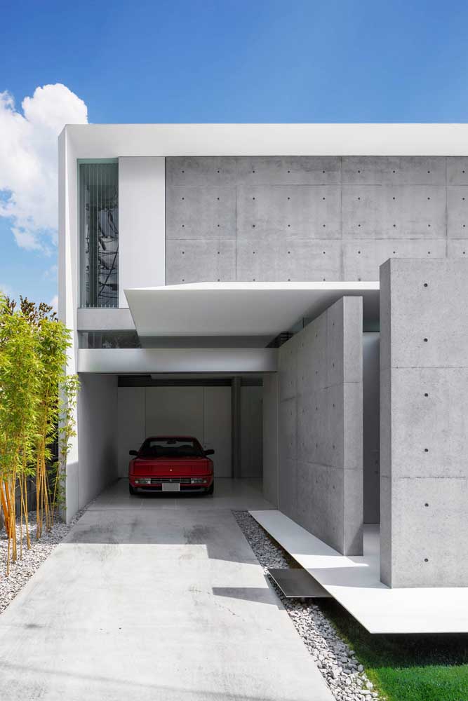 Casa linda de concreto aparente na fachada e nos muros da frente.