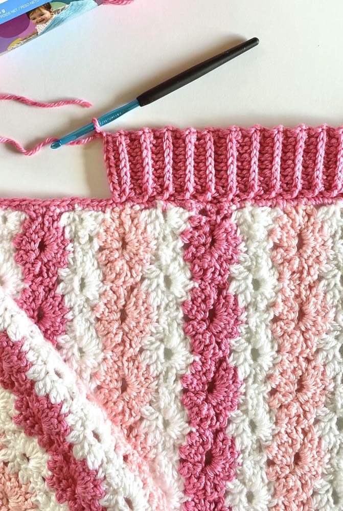 Bico de crochê rosa para uma peça artesanal. feminina e delicada.