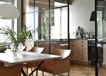 Divisória de vidro: vantagens, dicas e ideias para ter uma com a sua cara